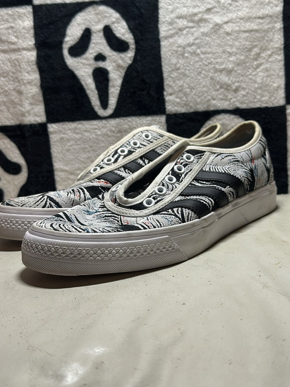 Men’s Adidas Size 8 Black & White Floral